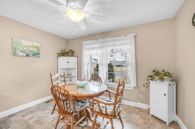 dining space with ceiling fan