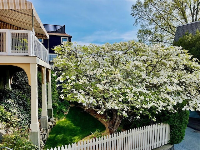 6 Lee St, Marblehead, MA 01945 - view of yard featuring fence