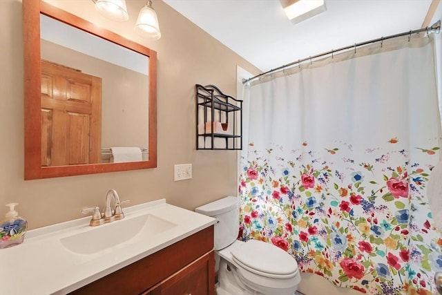 full bath with a shower with shower curtain, toilet, and vanity