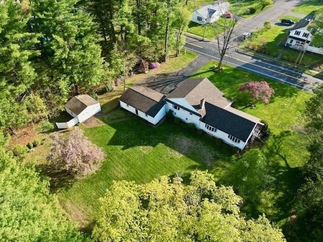 aerial view of property and surrounding area