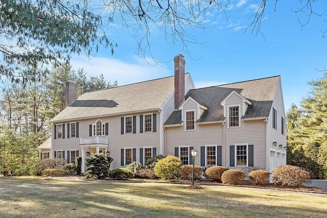 view of front of property featuring a front lawn and a garage