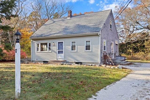 new england style home featuring a front lawn