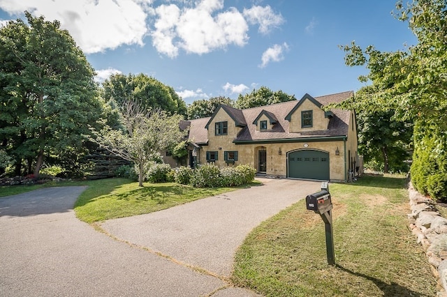 view of front of home featuring a front yard