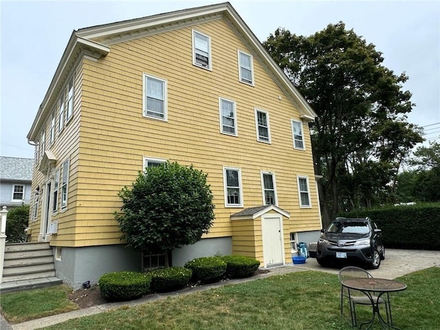 view of side of property featuring a yard