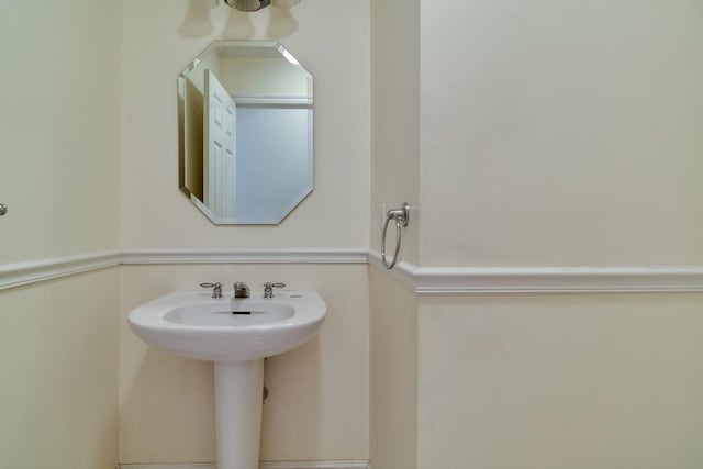 12 Braeburn Ln Unit 12, Ashland, MA 01721 - bathroom featuring a sink