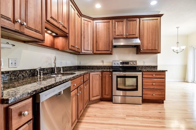 12 Braeburn Ln Unit 12, Ashland, MA 01721 - kitchen featuring appliances with stainless steel finishes, under cabinet range hood, light wood finished floors, recessed lighting, and brown cabinetry