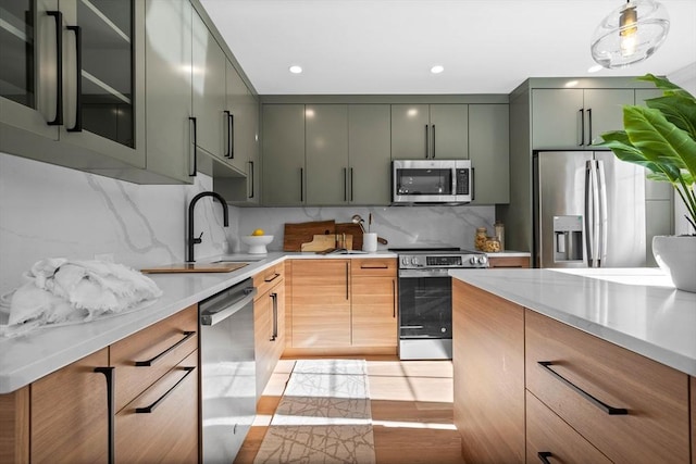 kitchen with stainless steel appliances, sink, and backsplash