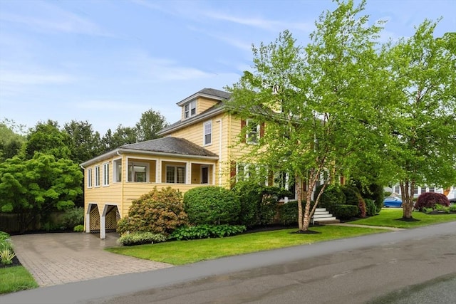 8 Warren Rd, Marblehead, MA 01945 - view of front facade with decorative driveway and a front lawn