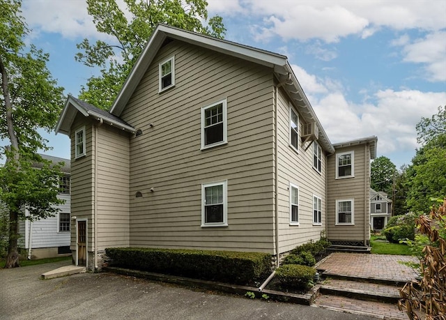 17-19 Maple St, Newton, MA 02466 - view of side of property