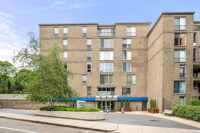 view of apartment building / complex featuring fence