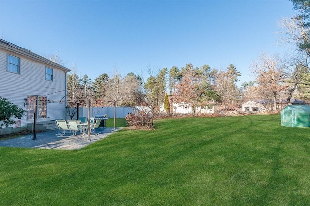 view of yard featuring a patio