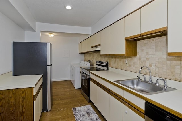 83 Horseshoe Dr Unit 83, Chicopee, MA 01022 - kitchen with stainless steel appliances, washer and clothes dryer, light countertops, backsplash, and recessed lighting