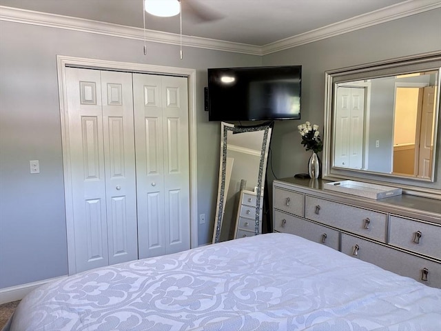 20 Meadowbrook Ln Unit 20, Palmer, MA 01069 - bedroom with crown molding, a closet, and a ceiling fan
