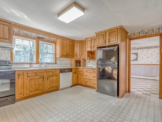 kitchen featuring appliances with stainless steel finishes, backsplash, and sink