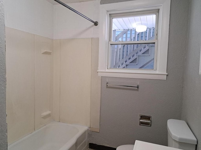 429 Mechanic St, Leominster, MA 01453 - bathroom with washtub / shower combination and a textured wall