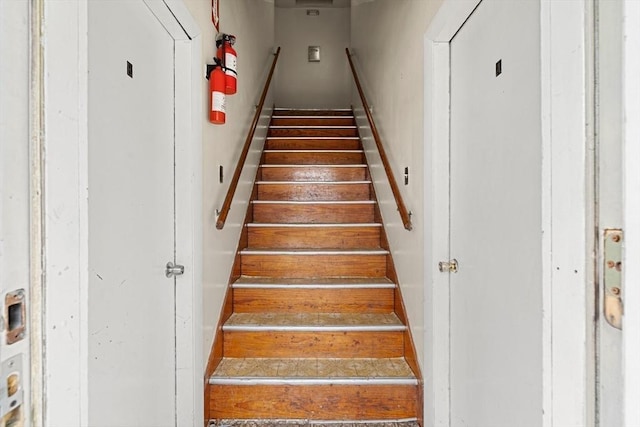 429 Mechanic St, Leominster, MA 01453 - view of stairs