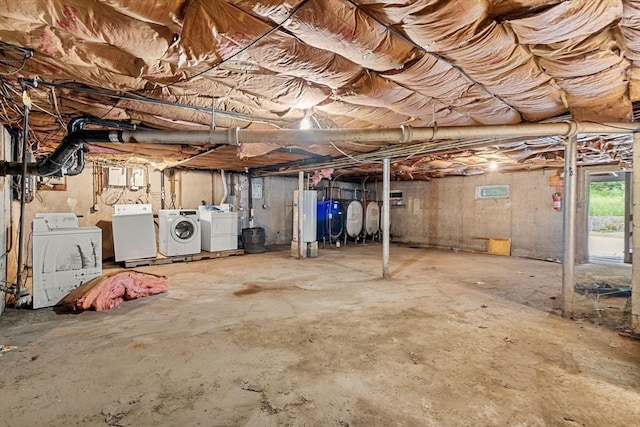 429 Mechanic St, Leominster, MA 01453 - below grade area featuring washing machine and clothes dryer and gas water heater