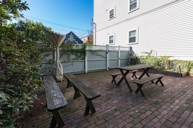515 Franklin St Unit 4, Cambridge, MA 02139 - fenced backyard with outdoor dining area and a patio
