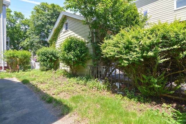 25 Maple Ave, Everett, MA 02149 - view of side of home