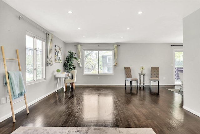 living area featuring recessed lighting, baseboards, and wood finished floors