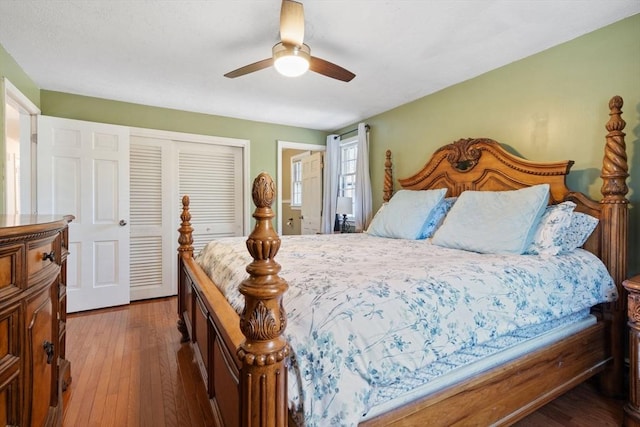 bedroom with dark hardwood / wood-style floors, ceiling fan, and a closet