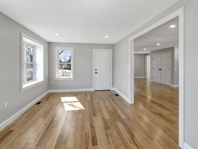 foyer featuring visible vents, recessed lighting, light wood-style floors, and baseboards