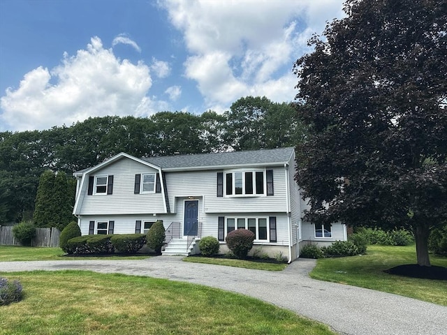 12 Sandra Ave, Burlington, MA 01803 - split foyer home featuring curved driveway