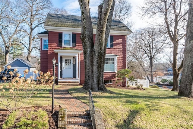 view of front of home featuring a front yard