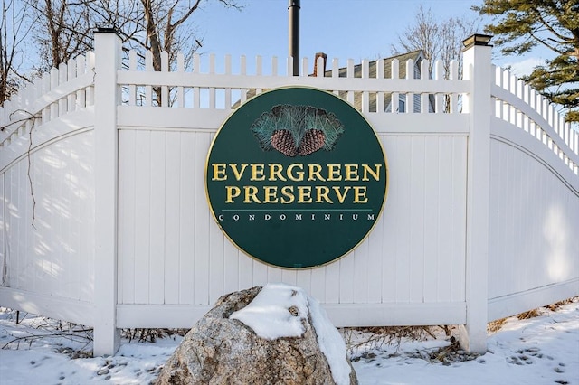 view of community / neighborhood sign