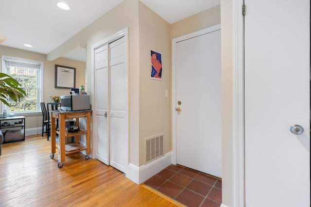 foyer featuring visible vents, recessed lighting, baseboards, and wood finished floors
