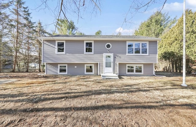 split foyer home featuring a front yard