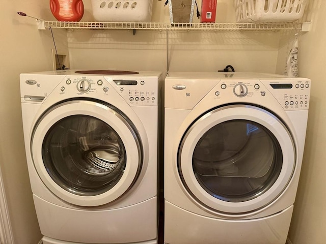 laundry room with washing machine and dryer