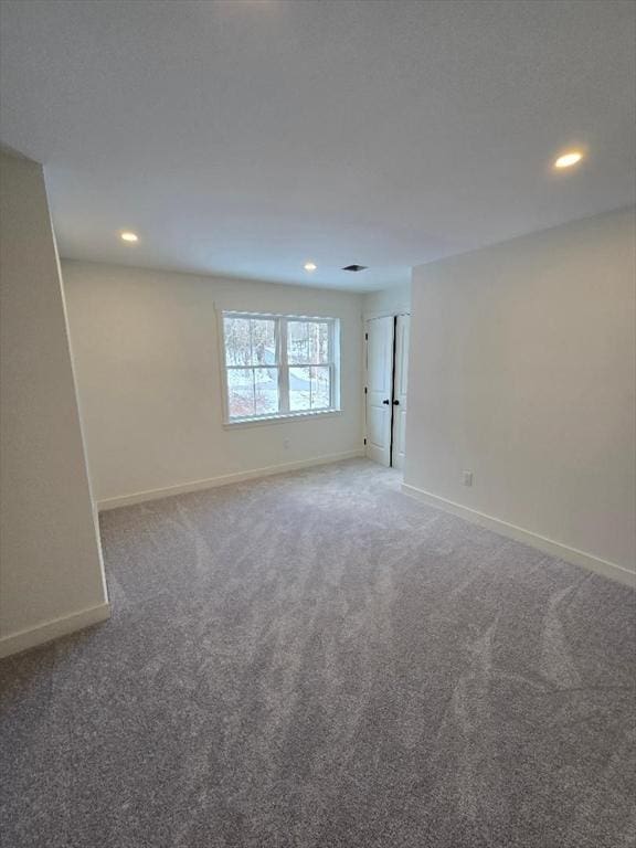 spare room with carpet flooring