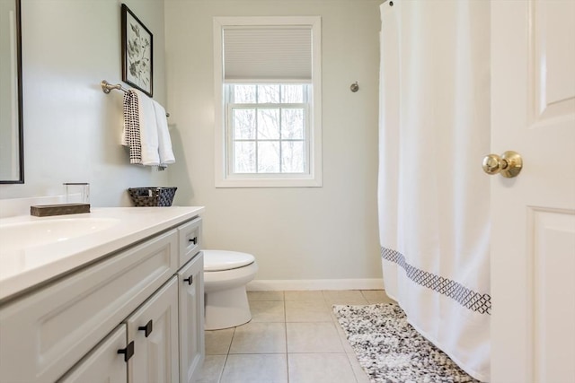 full bath featuring tile patterned floors, vanity, a shower with curtain, baseboards, and toilet