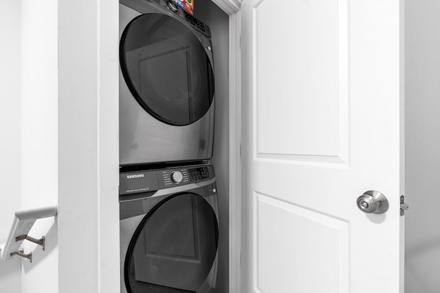 50 Frankfort St Unit 1, Fitchburg, MA 01420 - laundry area featuring stacked washer / drying machine