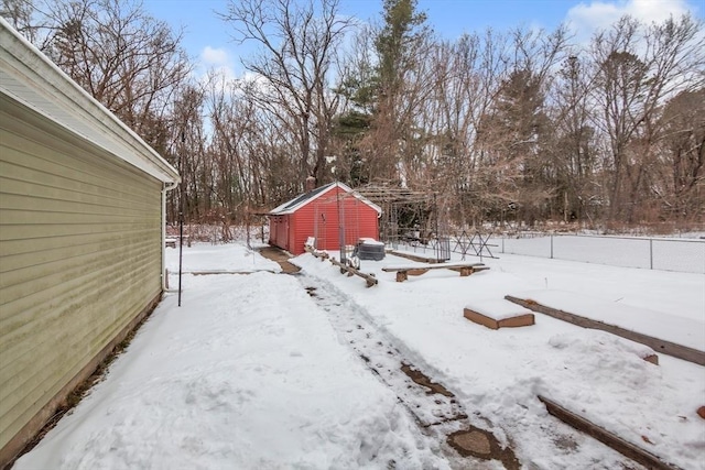 view of yard layered in snow