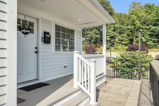 property entrance featuring a porch