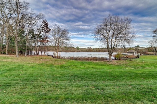 view of yard featuring a water view