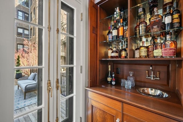 101 Pinckney St, Boston, MA 02114 - bar with a sink and bar area