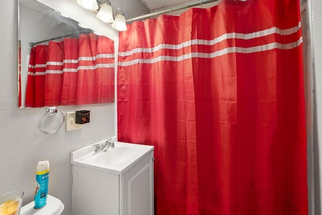 404-406 Franklin St, Springfield, MA 01104 - bathroom featuring vanity, toilet, and a shower with curtain