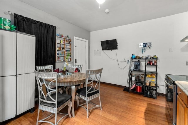 404-406 Franklin St, Springfield, MA 01104 - dining area featuring light wood-type flooring and baseboards