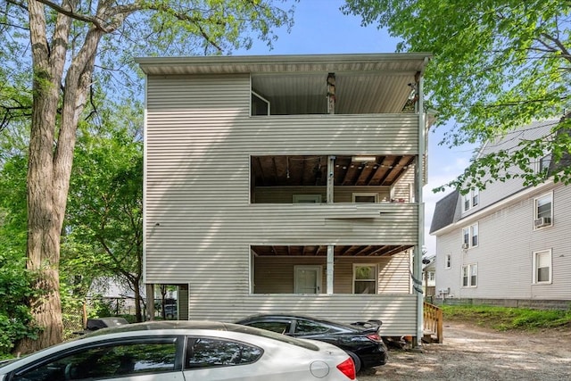 404-406 Franklin St, Springfield, MA 01104 - view of front of home with a balcony