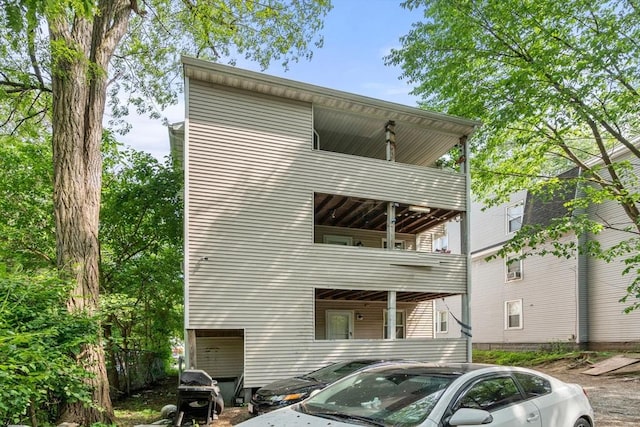 404-406 Franklin St, Springfield, MA 01104 - view of side of home with a balcony