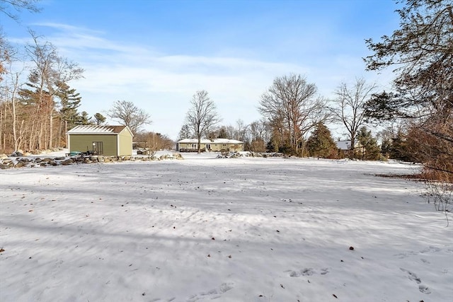 view of yard layered in snow