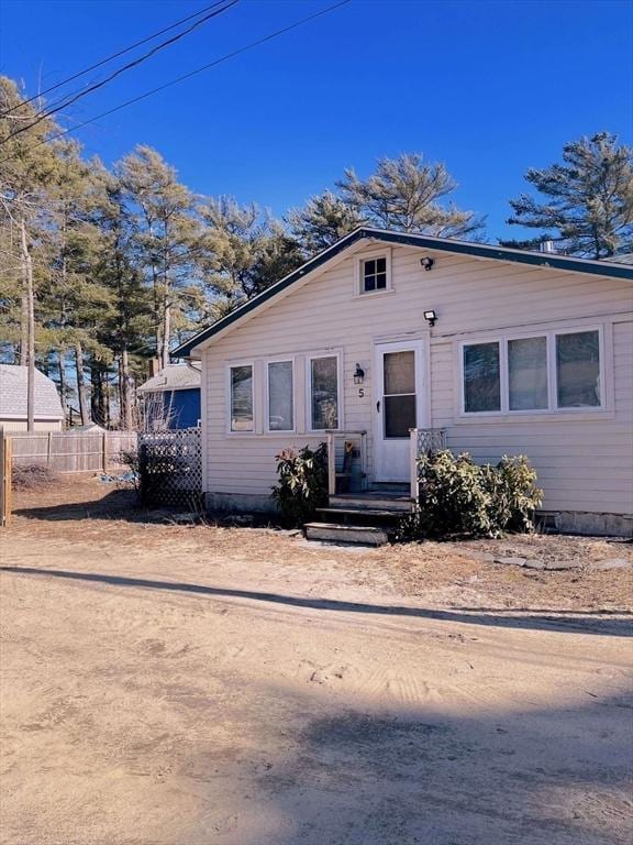 bungalow-style house with fence