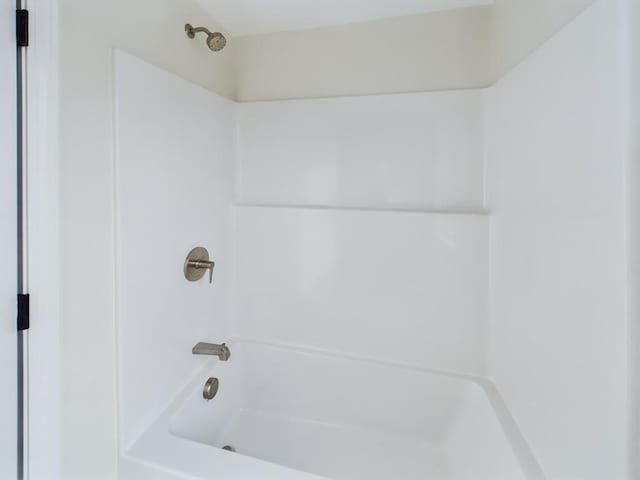 bathroom with tub / shower combination