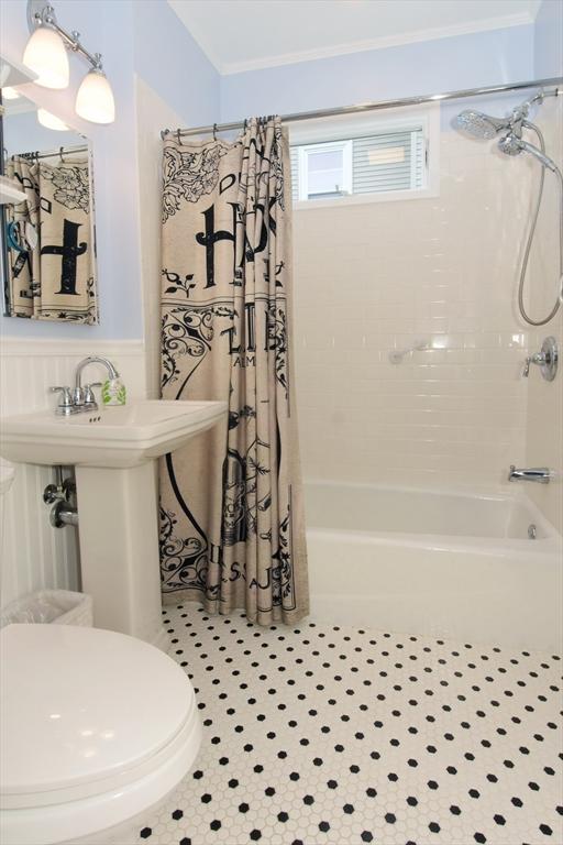 27 Ocean Ave Unit 1, Salem, MA 01970 - bathroom featuring shower / bathtub combination with curtain and crown molding