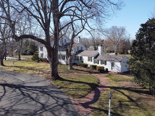 view of front of home with a front lawn