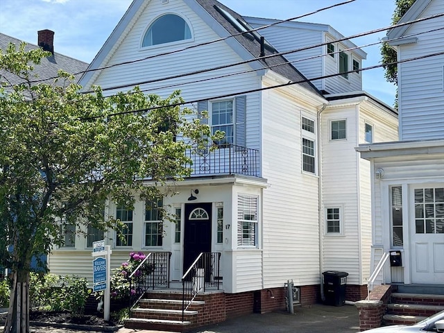 17 Perry St, Somerville, MA 02143 - view of front facade featuring entry steps