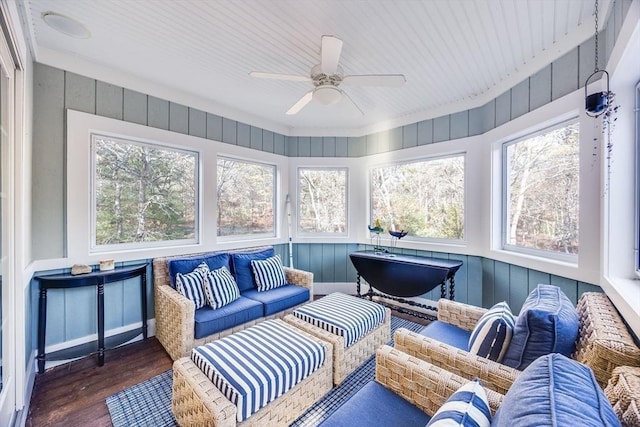 sunroom / solarium with ceiling fan